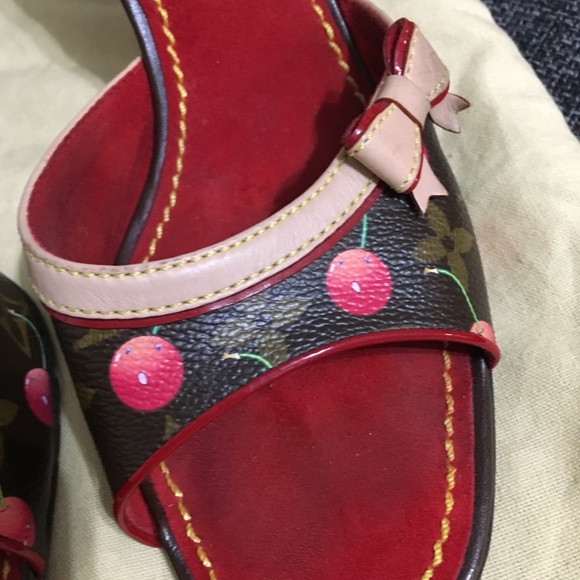 Authentic LV sandals - Picture 3 of 8